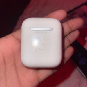 AirPod case no AirPods with it